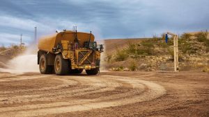 کامیون آب‌رسان خودکار Cat 789D؛ نوآوری در مدیریت منابع آبی معادن